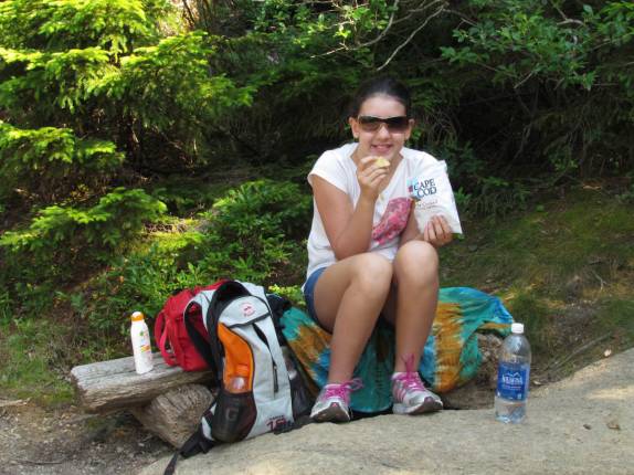 Hora do lanche no meio da caminhada pelo Acadia National Park, no Maine - Estados Unidos